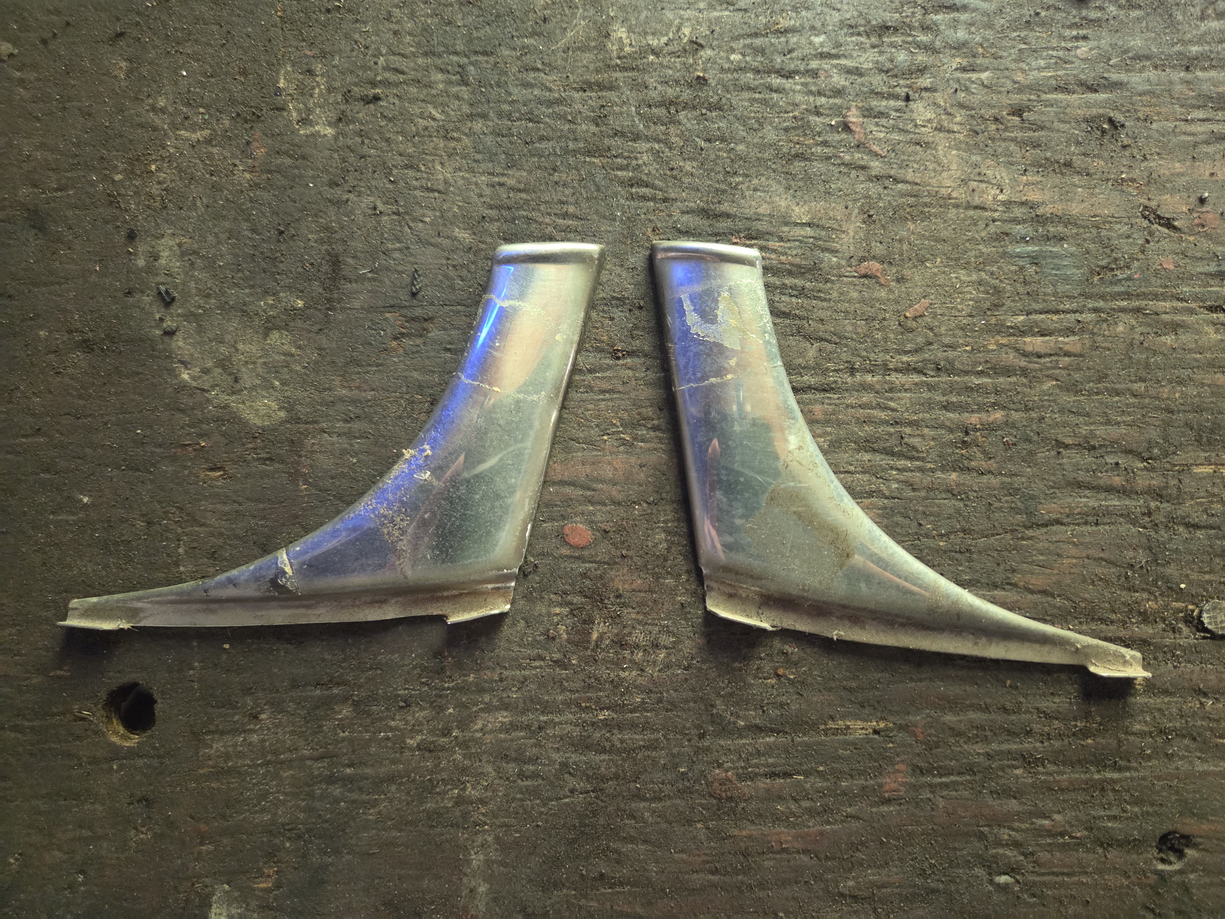 1949-52 Pontiac windshield trim corners