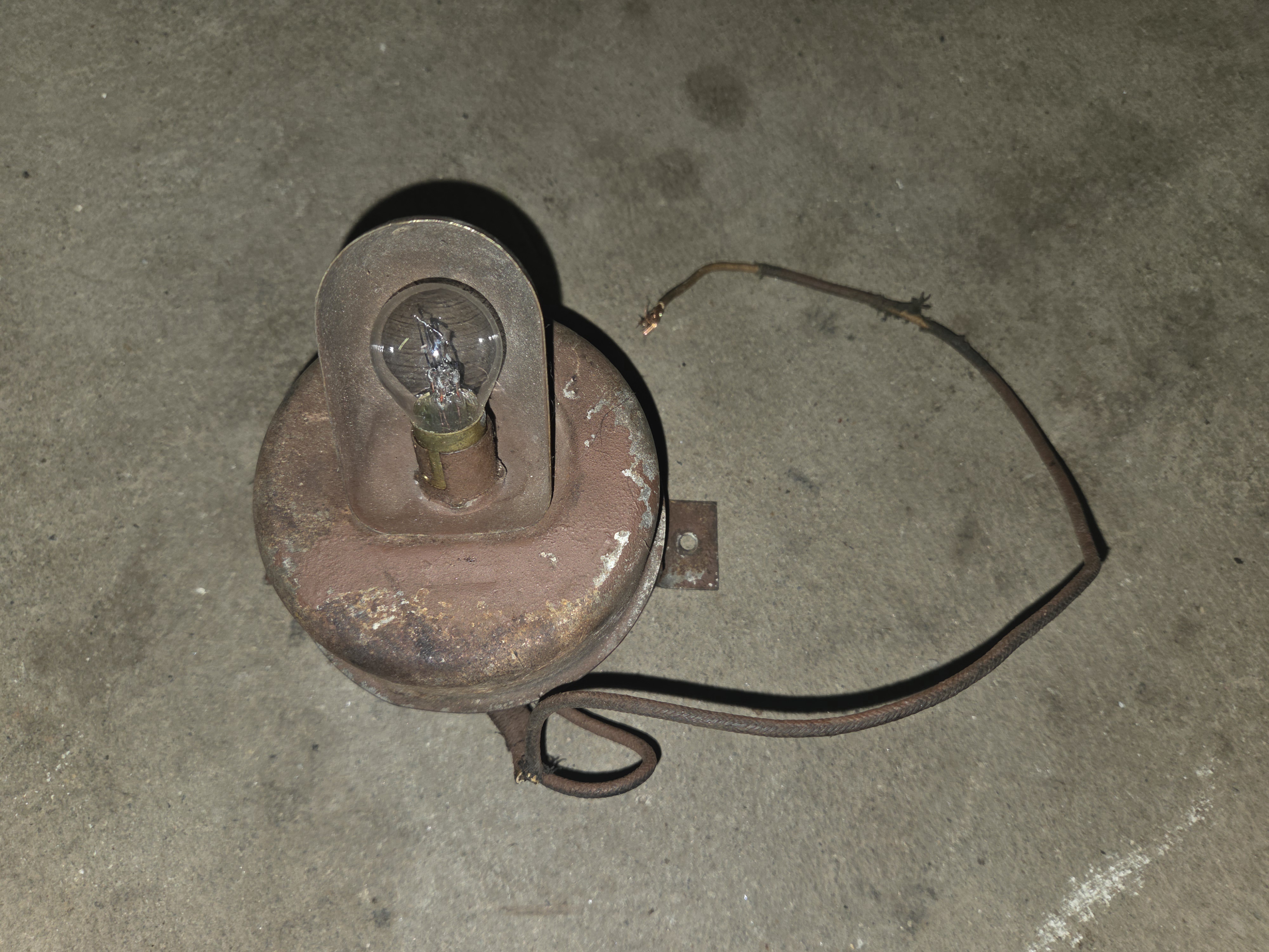 1949-52 Pontiac accessory trouble light